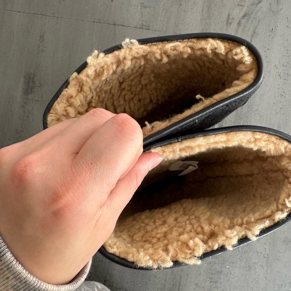 UGG Black Pebbled Leather Boots - Picture 10 of 11